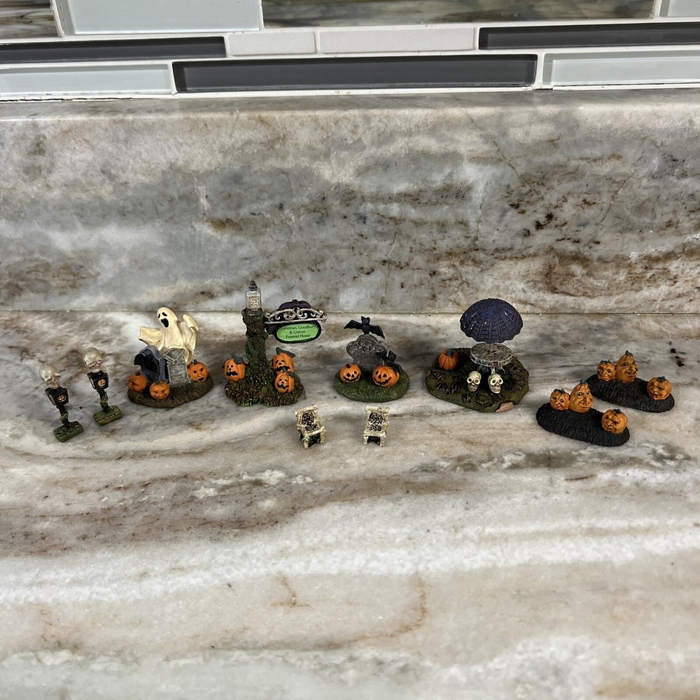Hawthorne Village The Munsters Halloween Figurines Lot